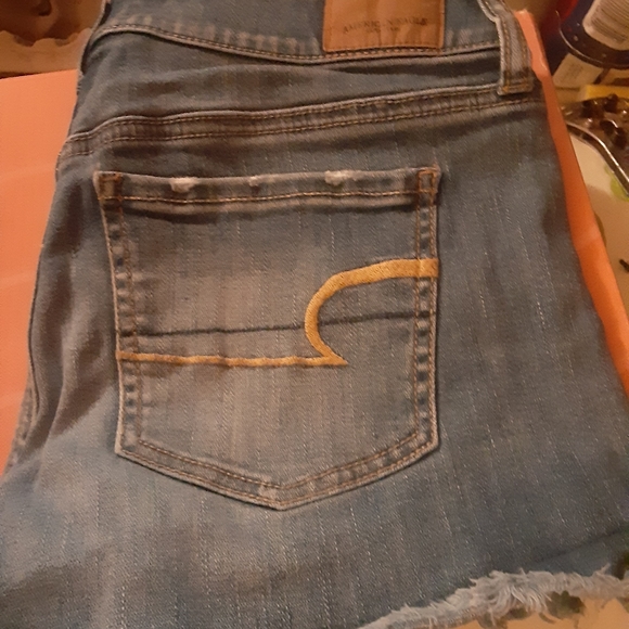 Womens shorts - Picture 2 of 3